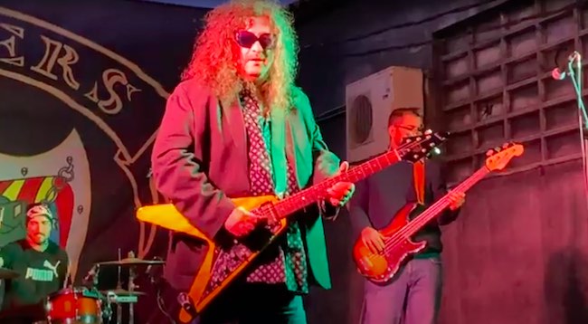 Actuació de Santi Campillo, en el marc de la campanya “Una Nit d’Il·lusió per a Tothom”